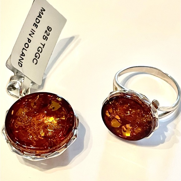 Authentic Amber , 925 sterling, silver pendant and ring size 7 ring set - Picture 3 of 4